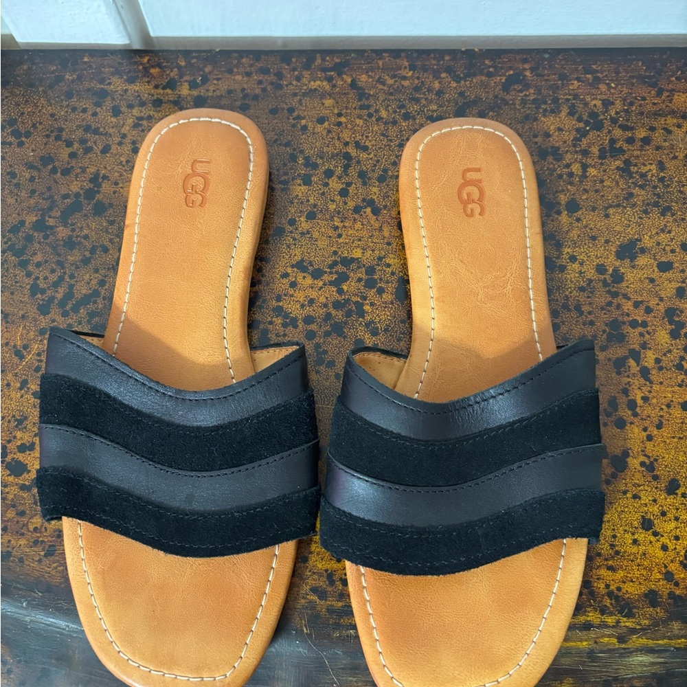 UGG Women's Black and Tan Slip-On Slide Sandals